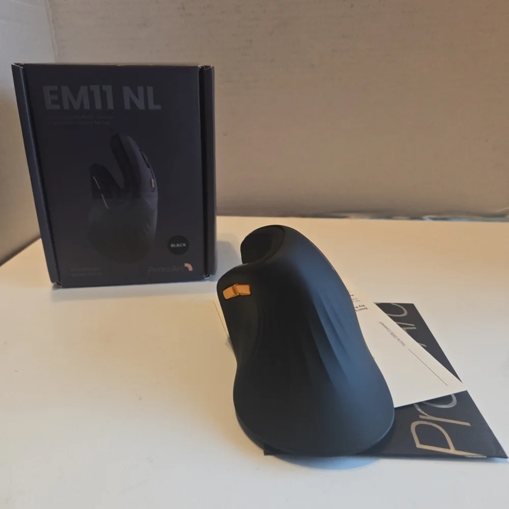 EM11 NL Black Ergonomic Vertical Mouse